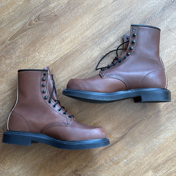 Red Wing Work - Style 953
SUPERSOLE®
MEN'S 8-INCH SOFT TOE BOOT - Picture 4 of 4